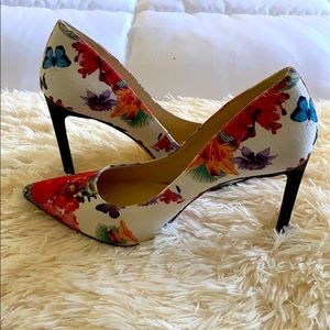 Nine West flowers details pointy high heels